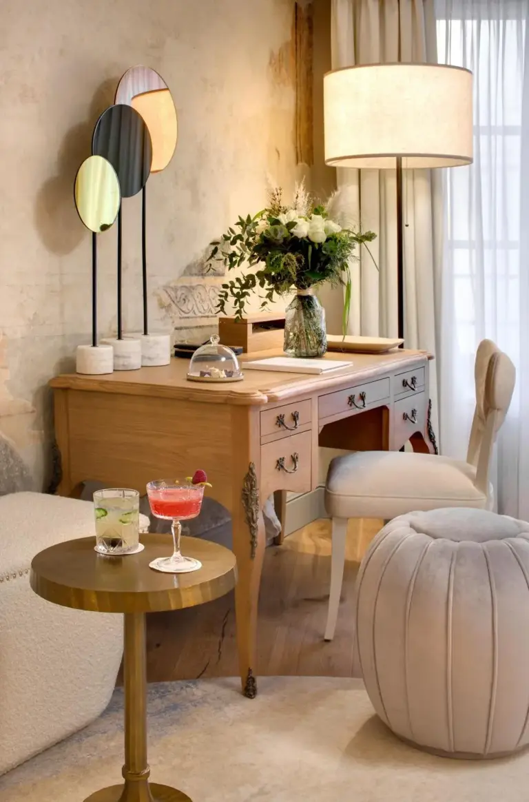 Elegant workspace at Hôtel Richer De Belleval in Montpellier