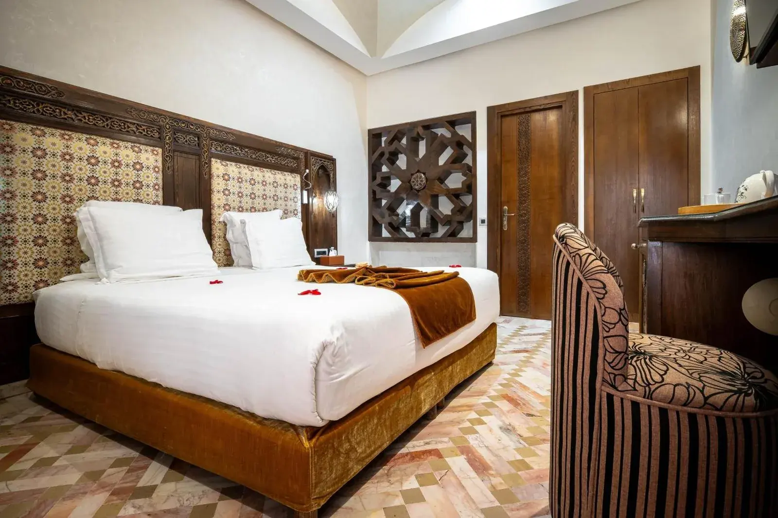 Intérieur de chambre confortable de l'Hotel & Ryad Art Place Marrakech