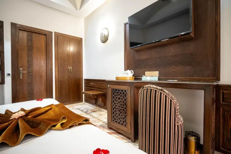 Équipements de chambre à l'Hotel & Ryad Art Place Marrakech avec décoration