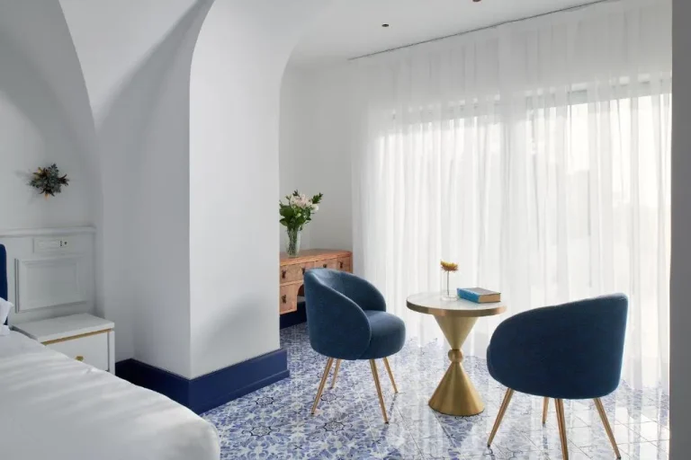 Sitting area in a suite at Hotel Scalinatella in Capri