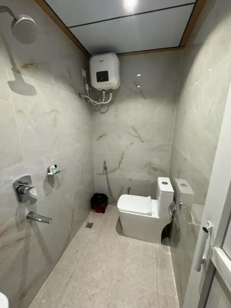 Baño del Hotel Skyline en Janakpur