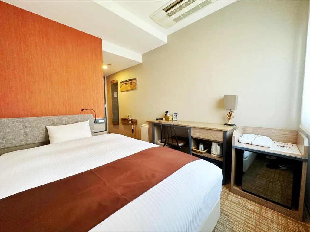 Another view of single room at Hotel SUI Akasaka by Abest in Tokyo