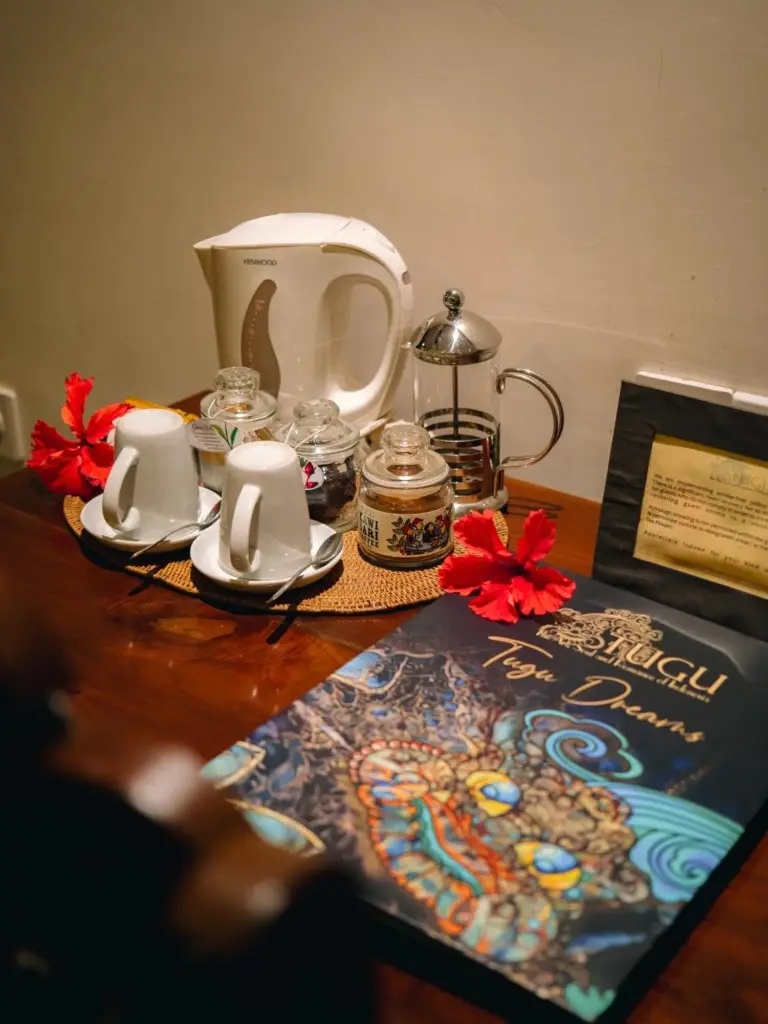 Service à thé et café du Hotel Tugu Malang avec menu