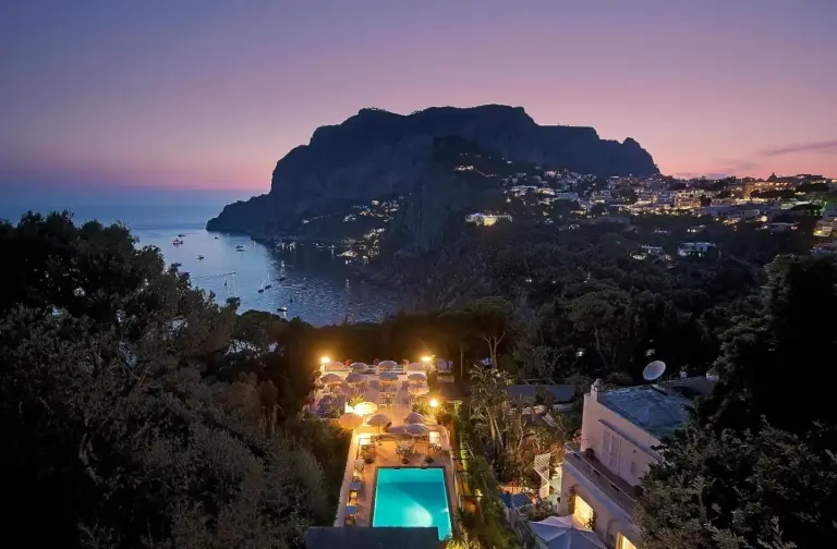 Impresionante vista a la piscina en Hotel Villa Brunella, Capri