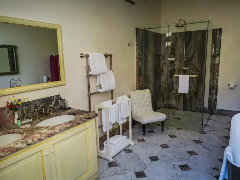 Spacious Bathroom