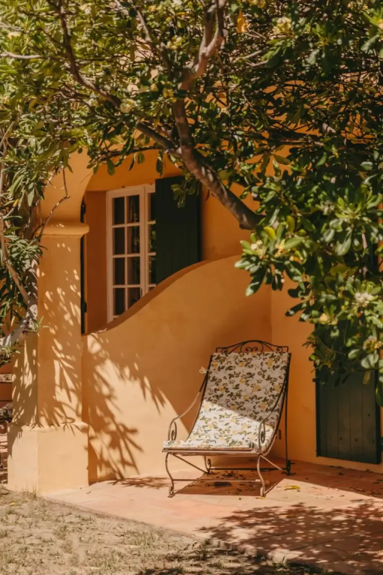Eleganter Sitzbereich im Garten im Hôtel Villa Marie Saint Tropez