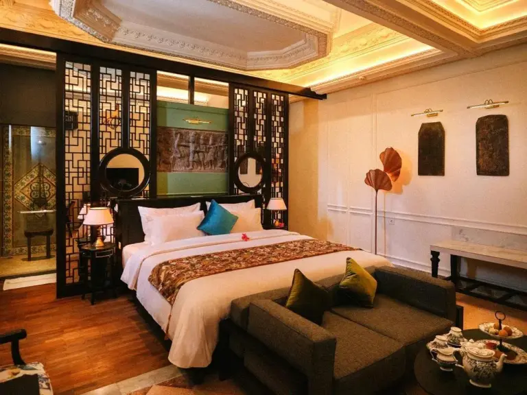 Diseño de dormitorio estilizado del House of Tugu, Old Town Jakarta