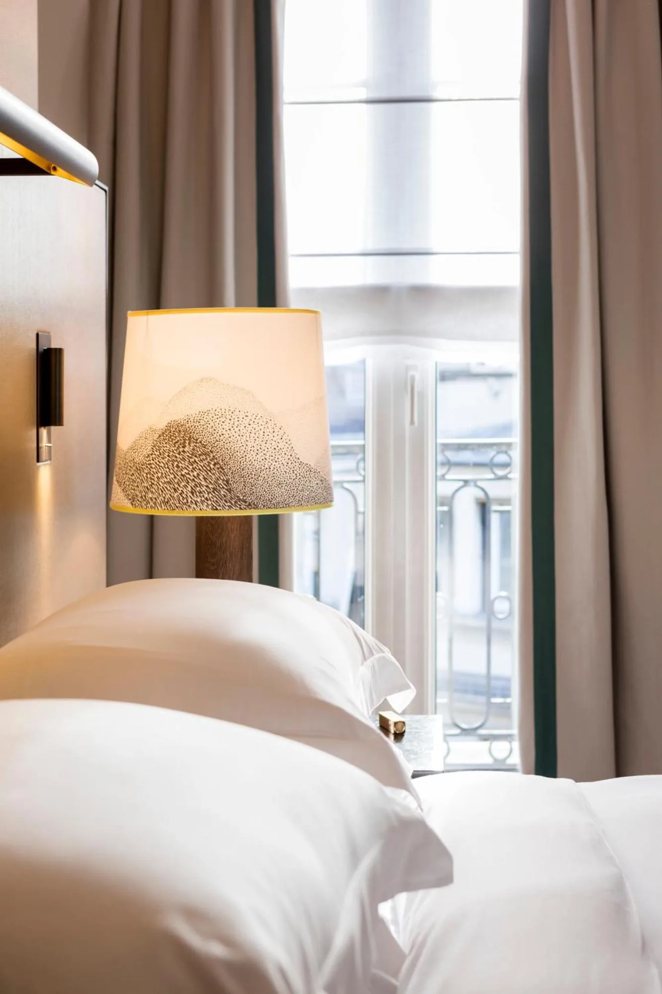 Detalle de lámpara en Hyatt Paris Madeleine