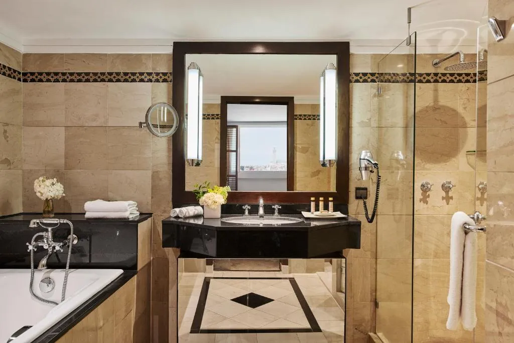 Salle de bain luxueuse au Hyatt Regency Casablanca