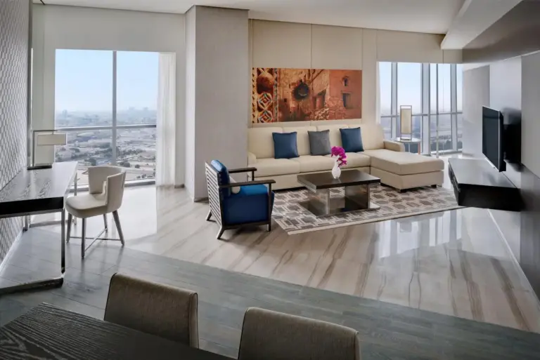 Área de estar con vista en Hyatt Regency Creek Heights Residences en Dubái