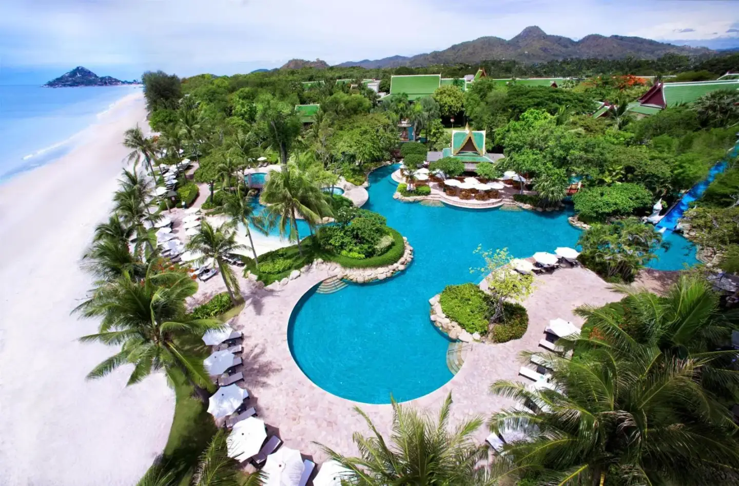 Hyatt Regency Hua Hin – hôtel à Hua Hin, Thaïlande – vue aérienne d'un complexe en bord de mer au Hyatt Regency Hua Hin à Hua Hin