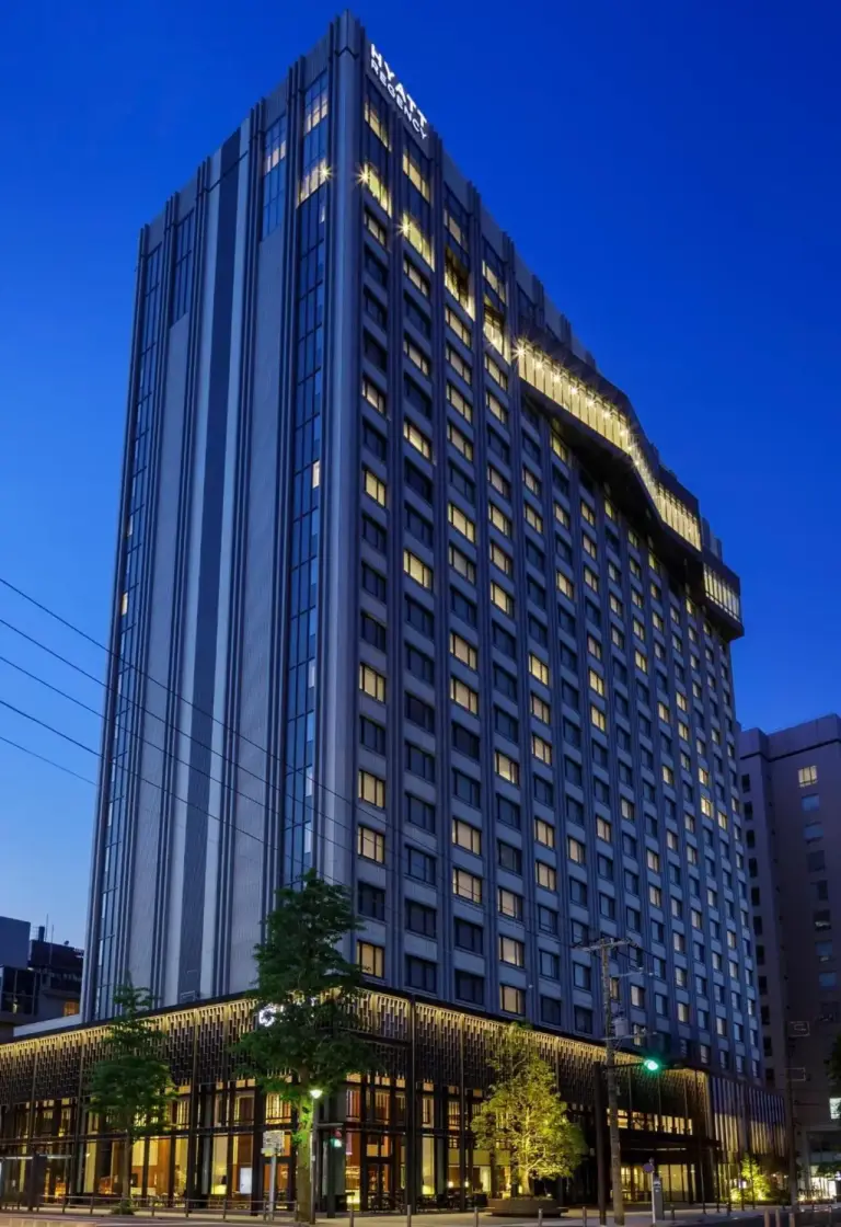 Exterior de Hyatt Regency Yokohama por la noche
