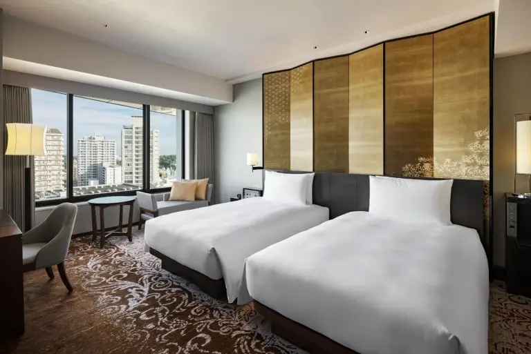 Habitación de huéspedes de Hyatt Regency Yokohama con dos camas individuales