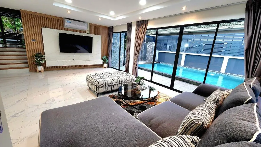 I Am Pool Villa Pattaya living room and pool view