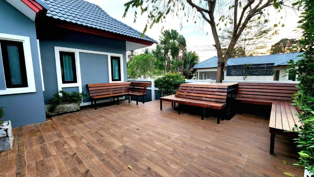 I Am Pool Villa Pattaya outdoor seating area
