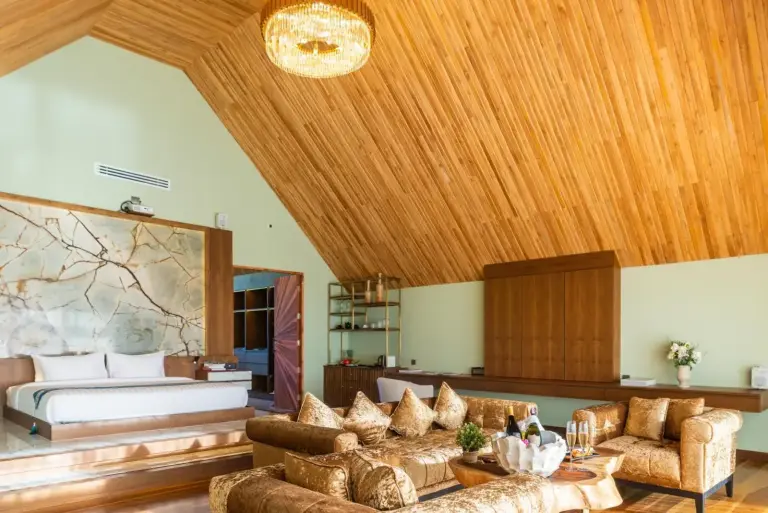 Luxuriöses Suite-Interieur im Ida B Domain Resort in Koh Samui