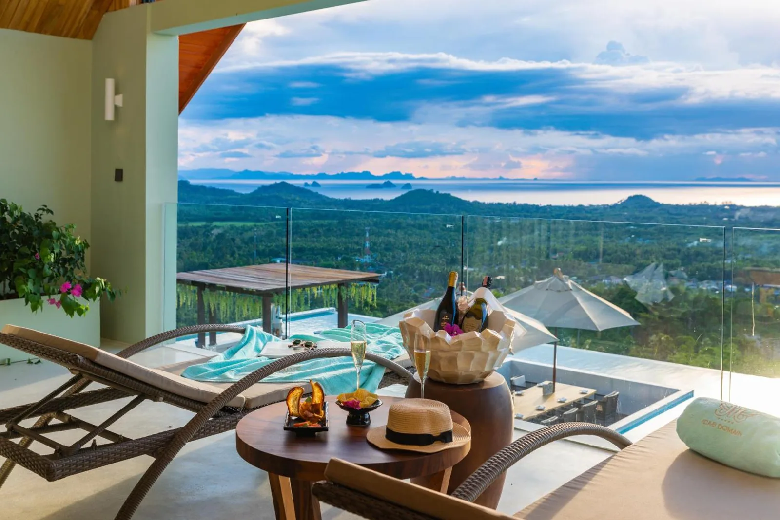 Private Terrasse mit malerischer Aussicht im Ida B Domain Resort
