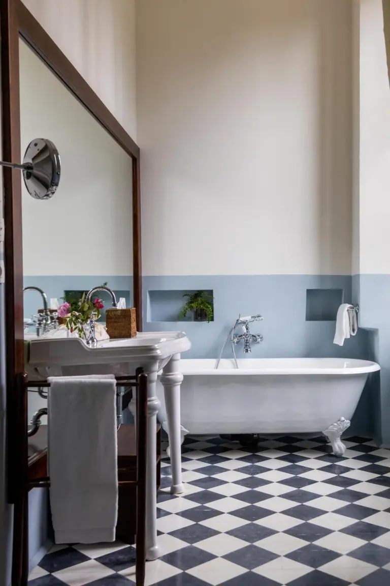 Luxurious bathroom at Il Salviatino Firenze with vintage decor