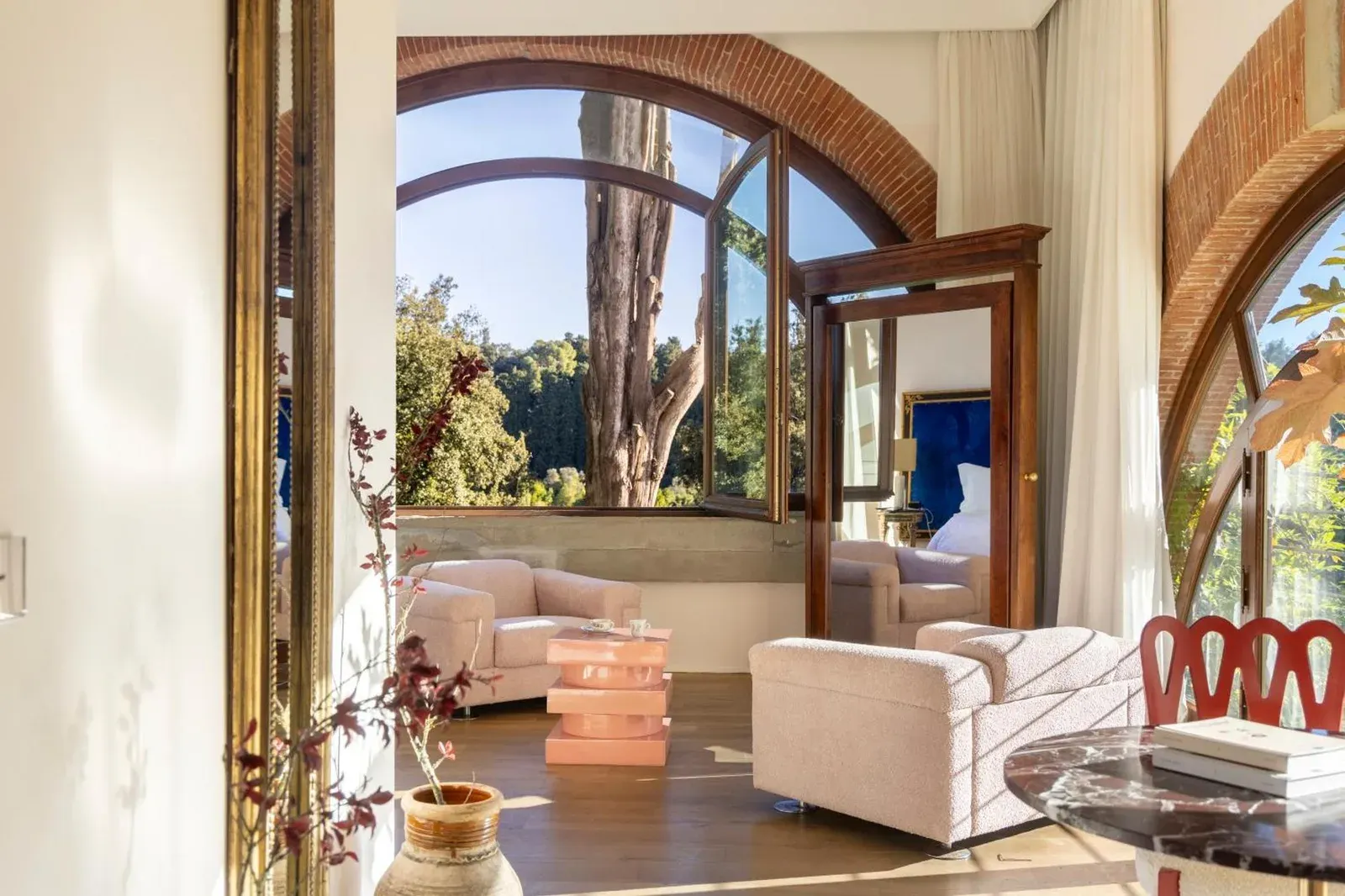 Cozy sitting area in a suite at Il Salviatino Firenze