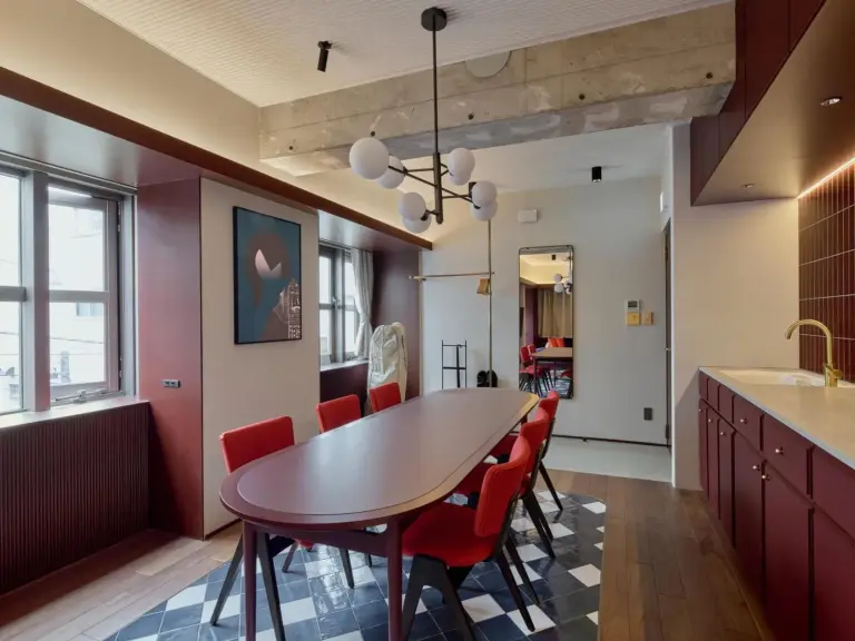 Salle à manger d'illi Tex Aoyama au design moderne