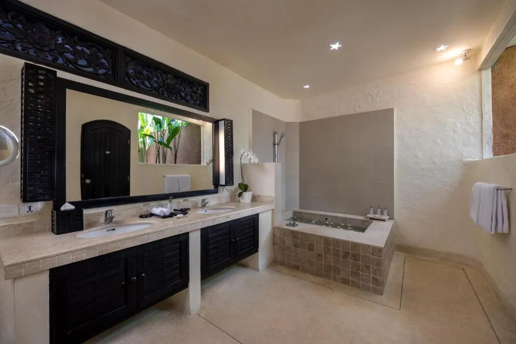 Spacious bathroom at Impiana Private Villas Seminyak