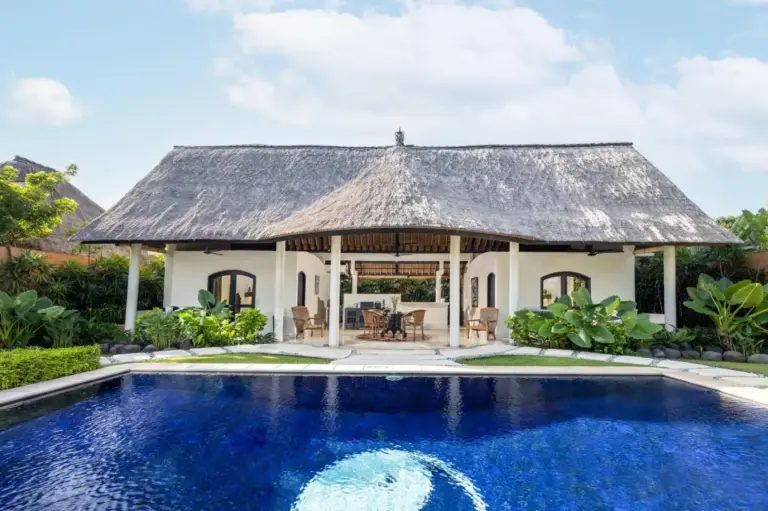 Entrée d'une villa à Impiana Private Villas Seminyak
