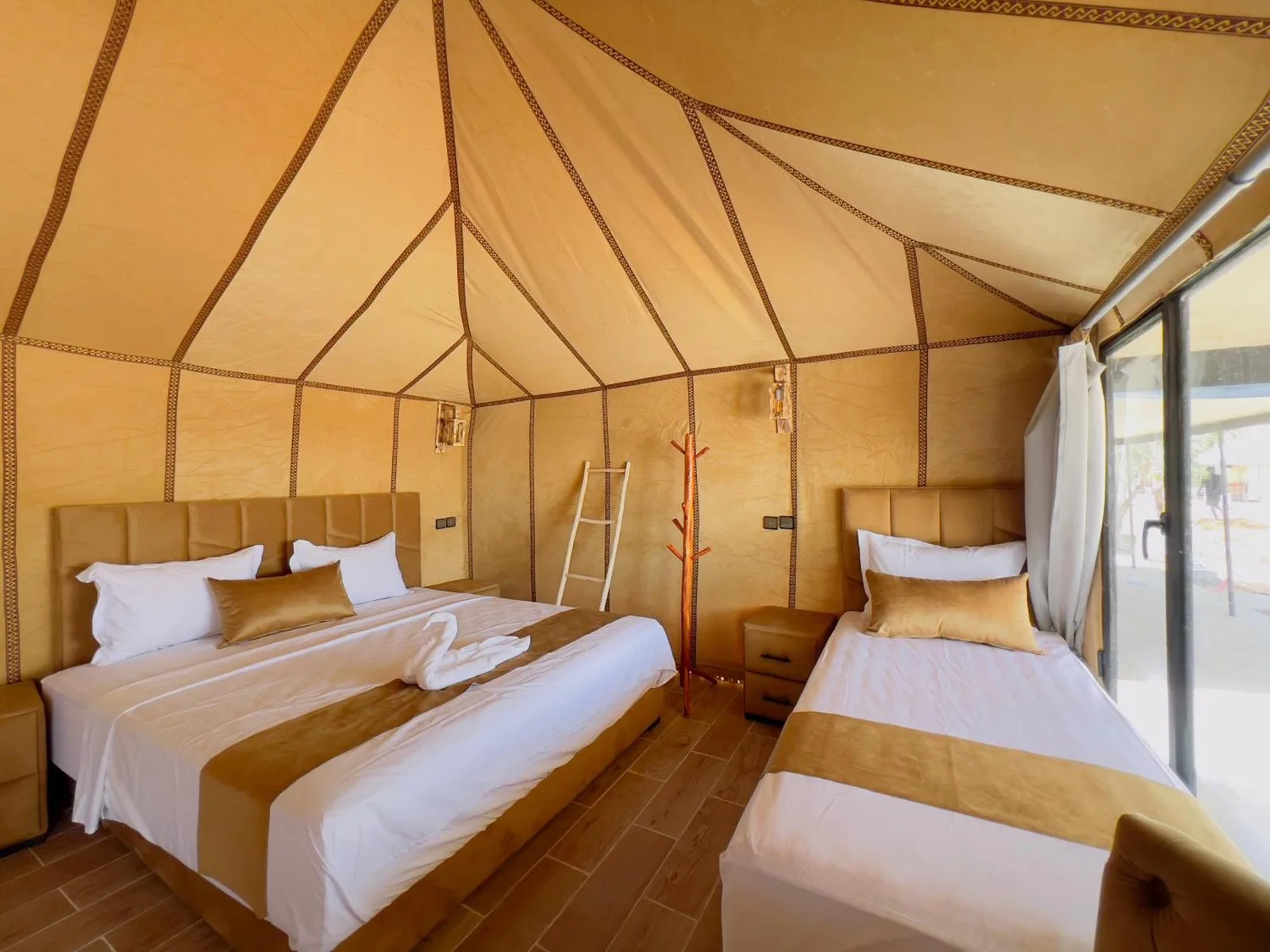 Chambre twin spacieuse Incredible Luxury Desert Camp