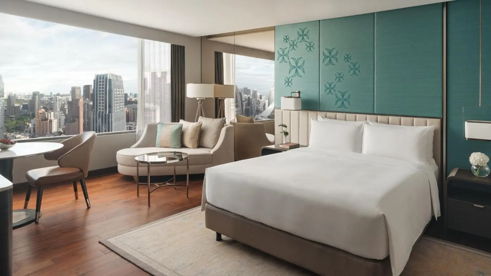 InterContinental Bangkok stilvolles Zimmer mit Stadtblick.