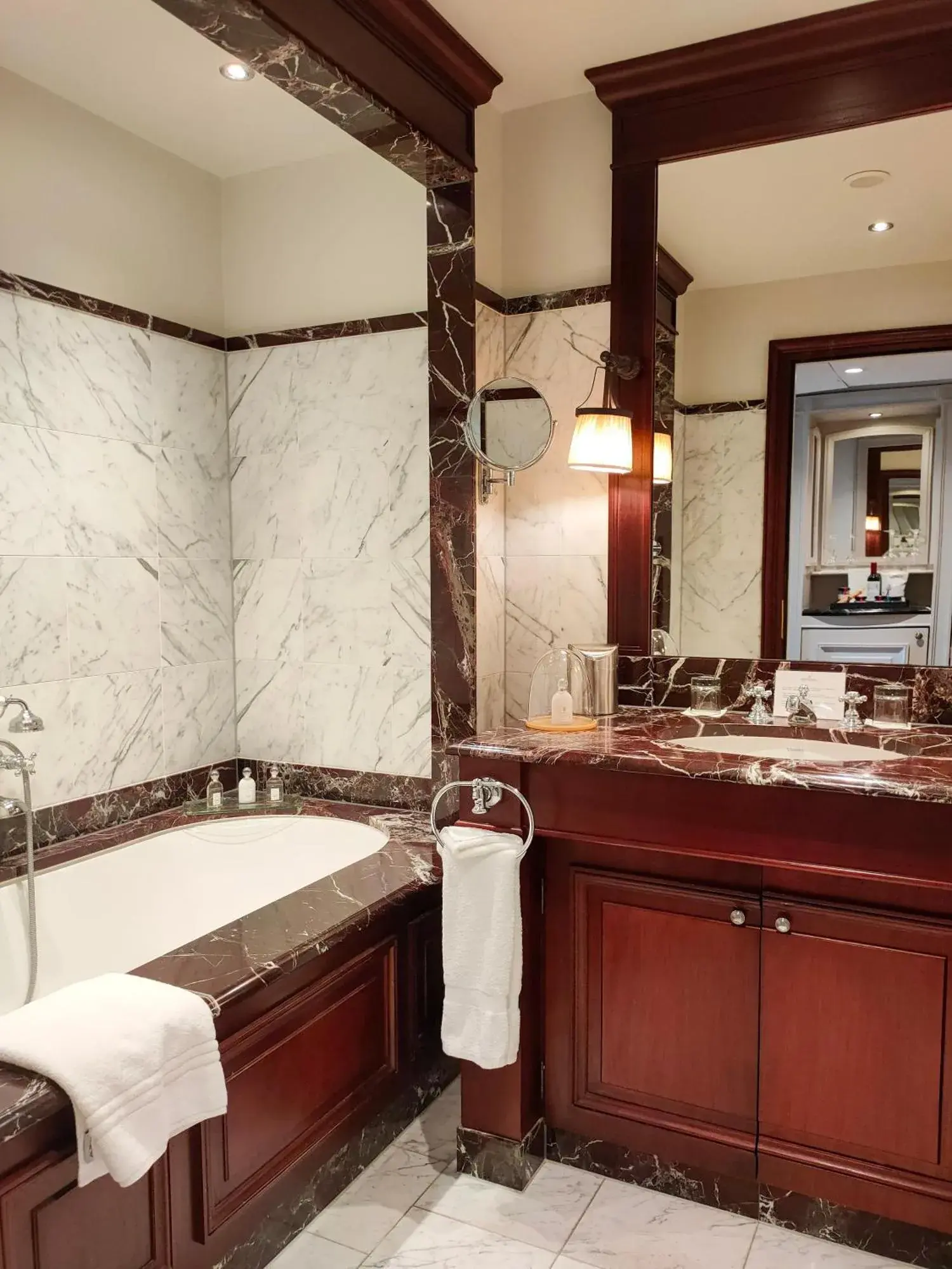 Badezimmer im InterContinental Bordeaux Le Grand Hotel