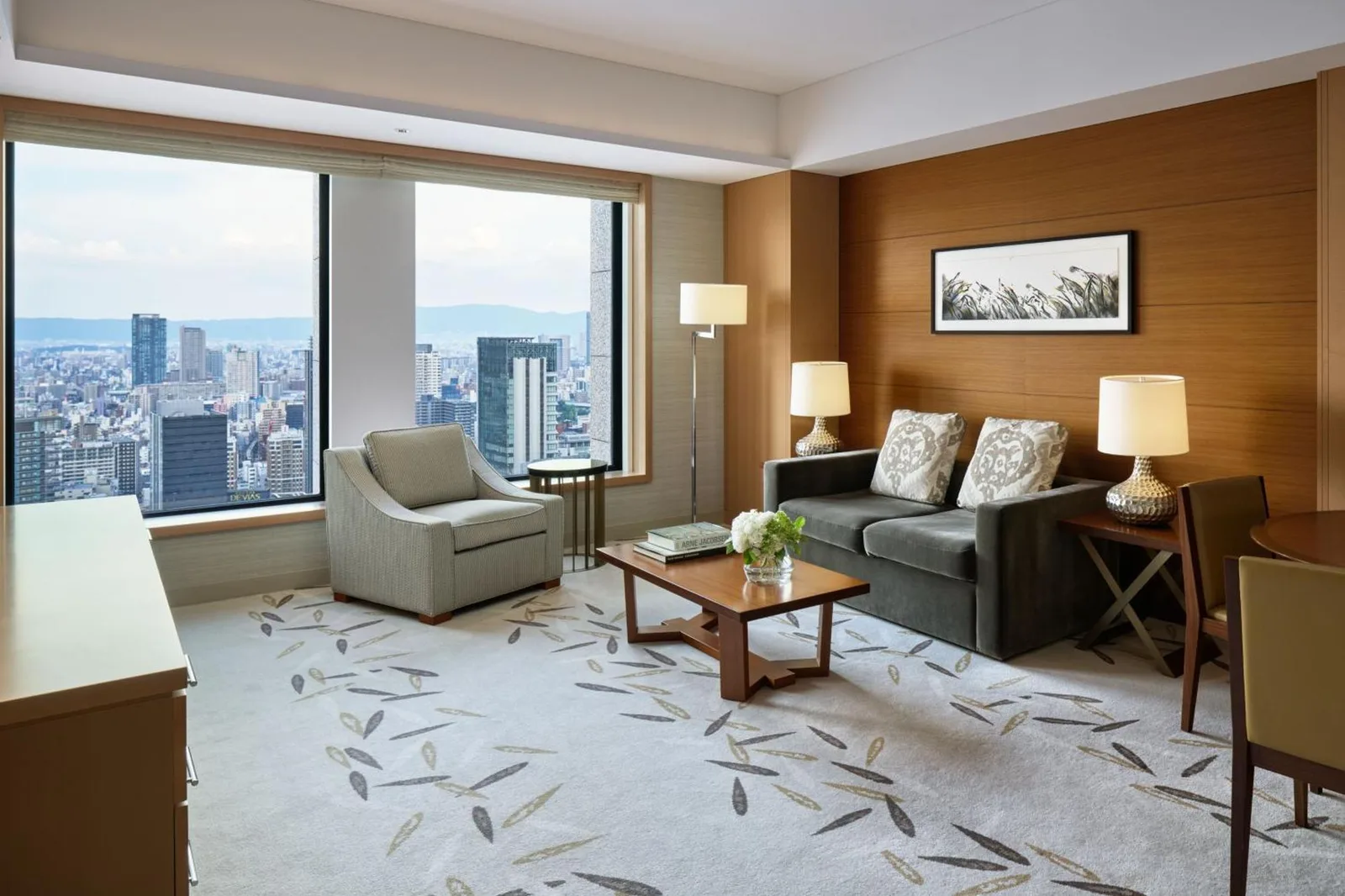 Komfortabler Wohnbereich im InterContinental Hotel Osaka