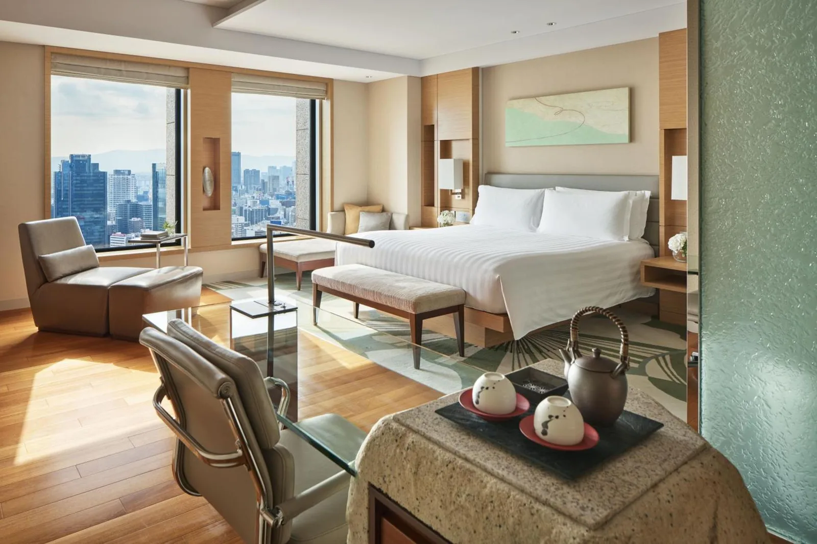 Luxuriöses Zimmer im InterContinental Hotel Osaka mit Stadtblick
