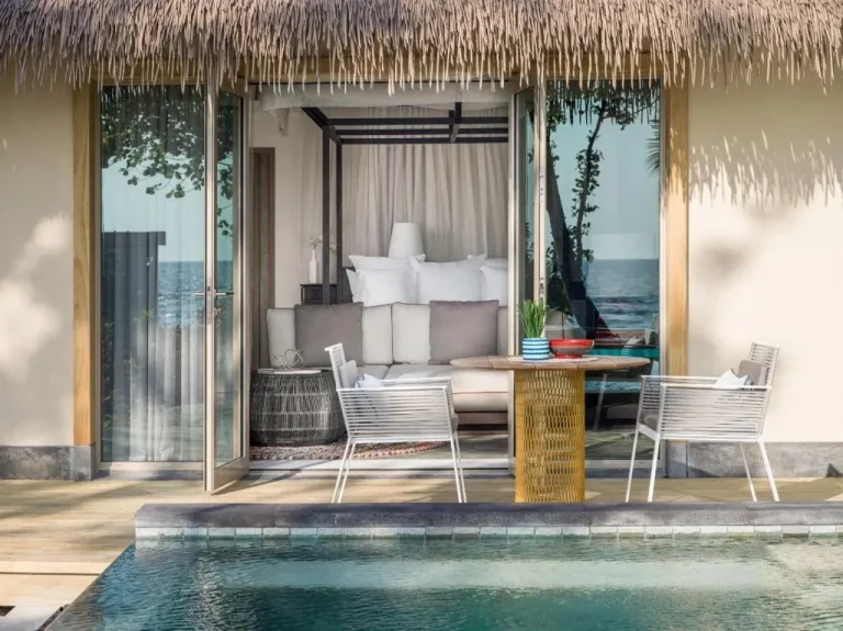 Espace patio d'une villa à l'Intercontinental Maldives Maamunagau Resort