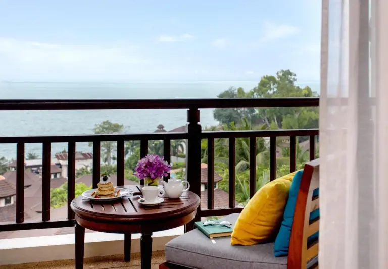Vue panoramique depuis le balcon au InterContinental Pattaya Resort