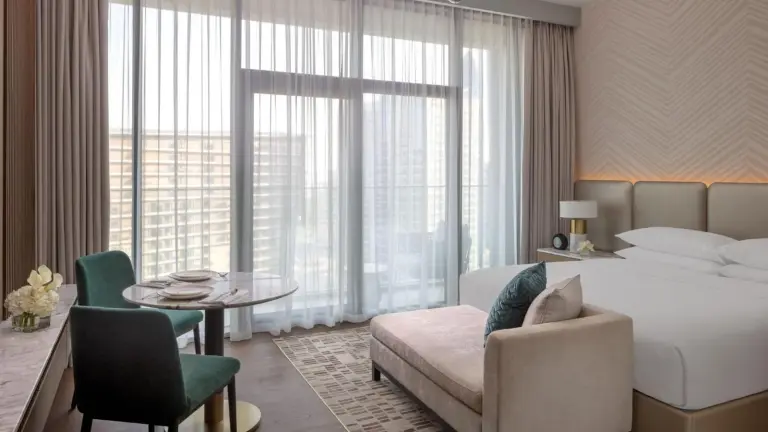 Luxuriöses Gästezimmer im InterContinental Residences Dubai Business Bay