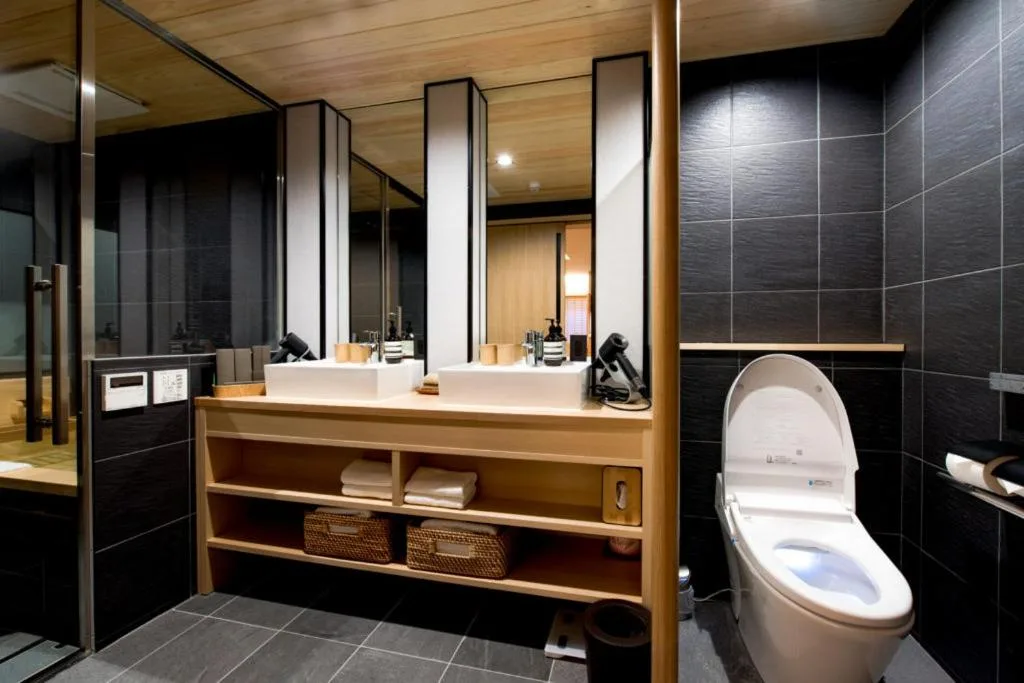 Modern bathroom facilities at Ishibekoji Muan in Kyoto