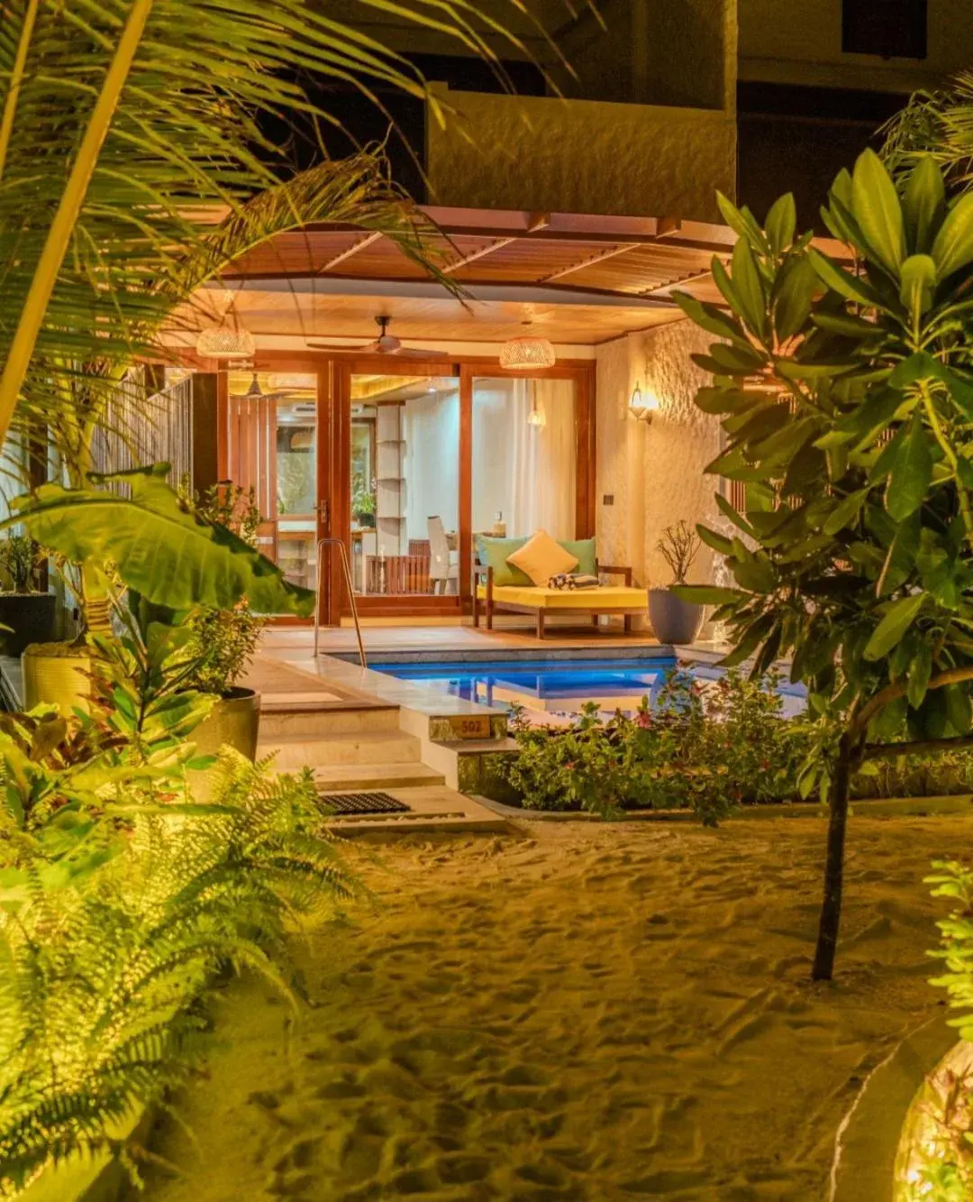 Vue sur le jardin et la piscine à Island Luxury Retreat - Maalhos