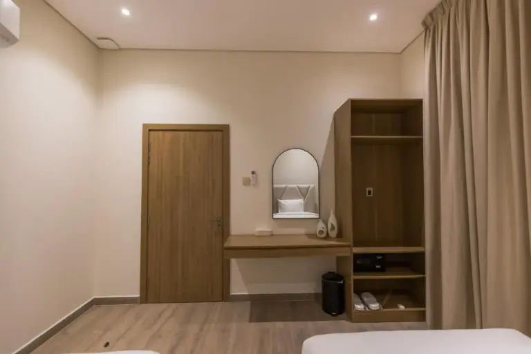 Ivory House Resort - Ophiolite wardrobe area