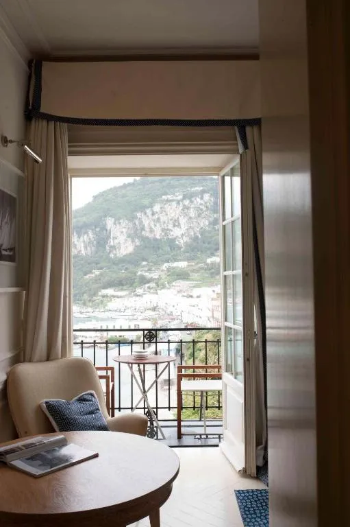 Vista desde el balcón en J.K. Place Capri con vistas al paisaje