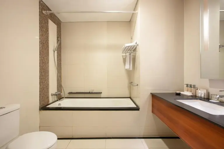 Jambuluwuk Malioboro Hotel Yogyakarta Badezimmer