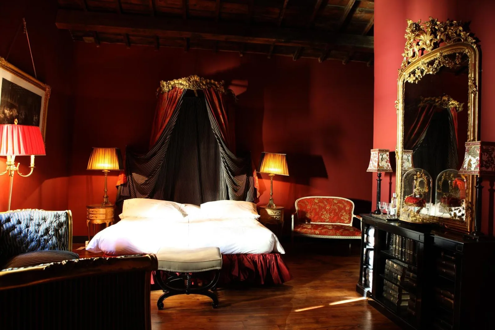 Red themed luxurious bedroom at Jardins Secrets in Nimes