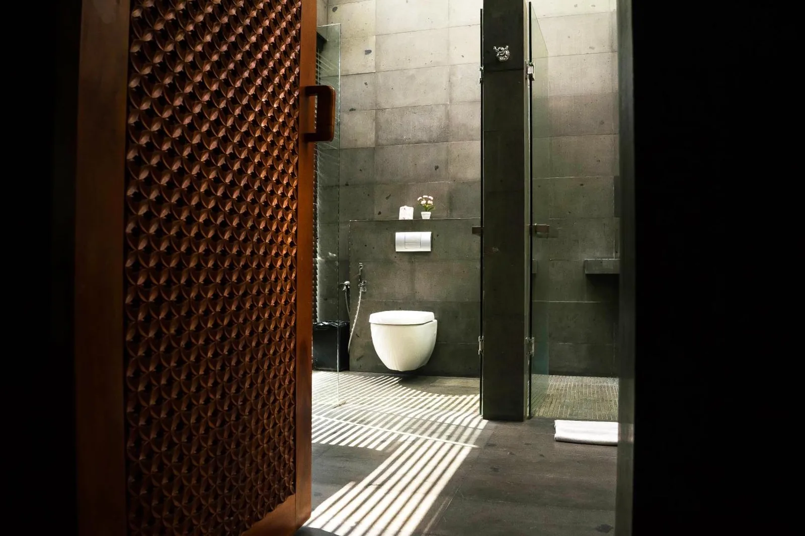 Salle de bains élégante au Javana Royal Villas