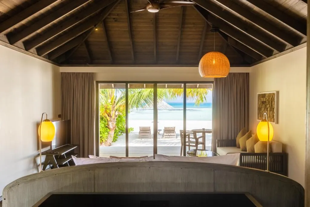 Interior de una villa en Jawakara Islands Maldives