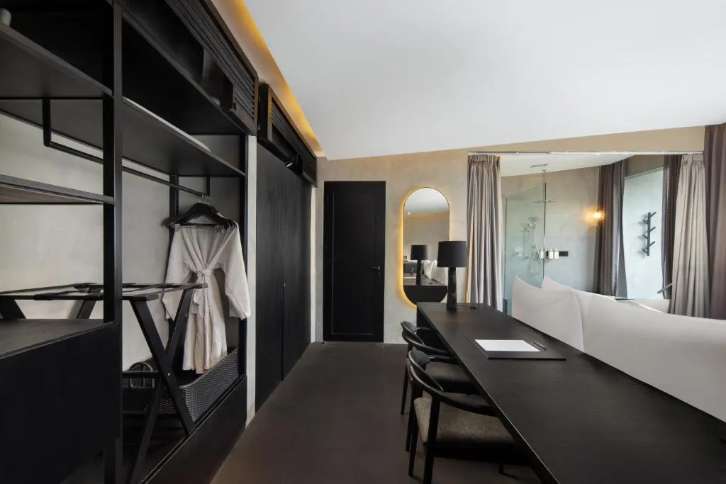 Stylisches Zimmerinterieur im Je Ne Sais Quoi Seminyak