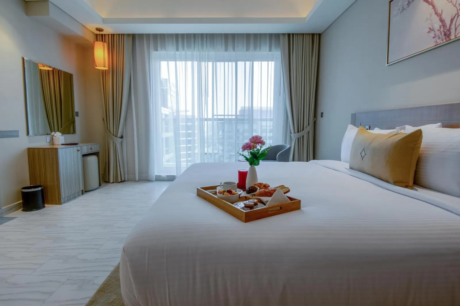 Spacious suite bedroom at Jood Hotel Apartments Dubai with a large bed and lounge area