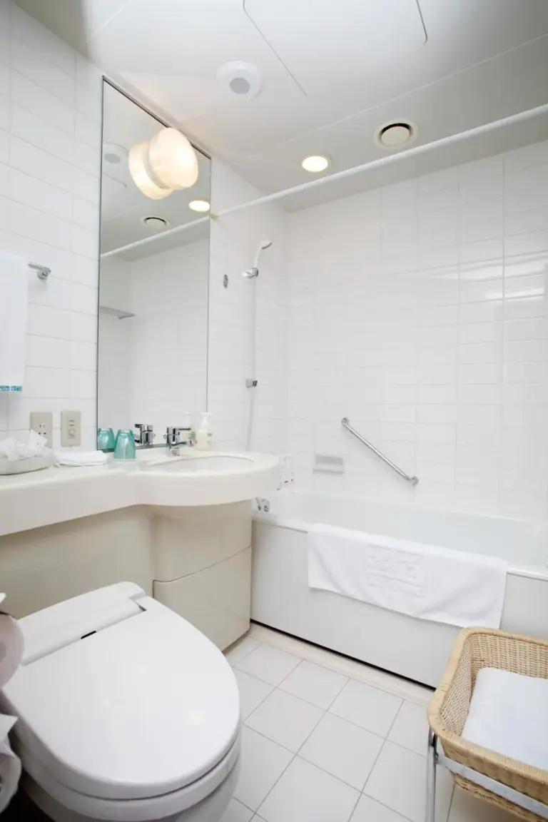 JR Tower Hotel Nikko Sapporo bathroom