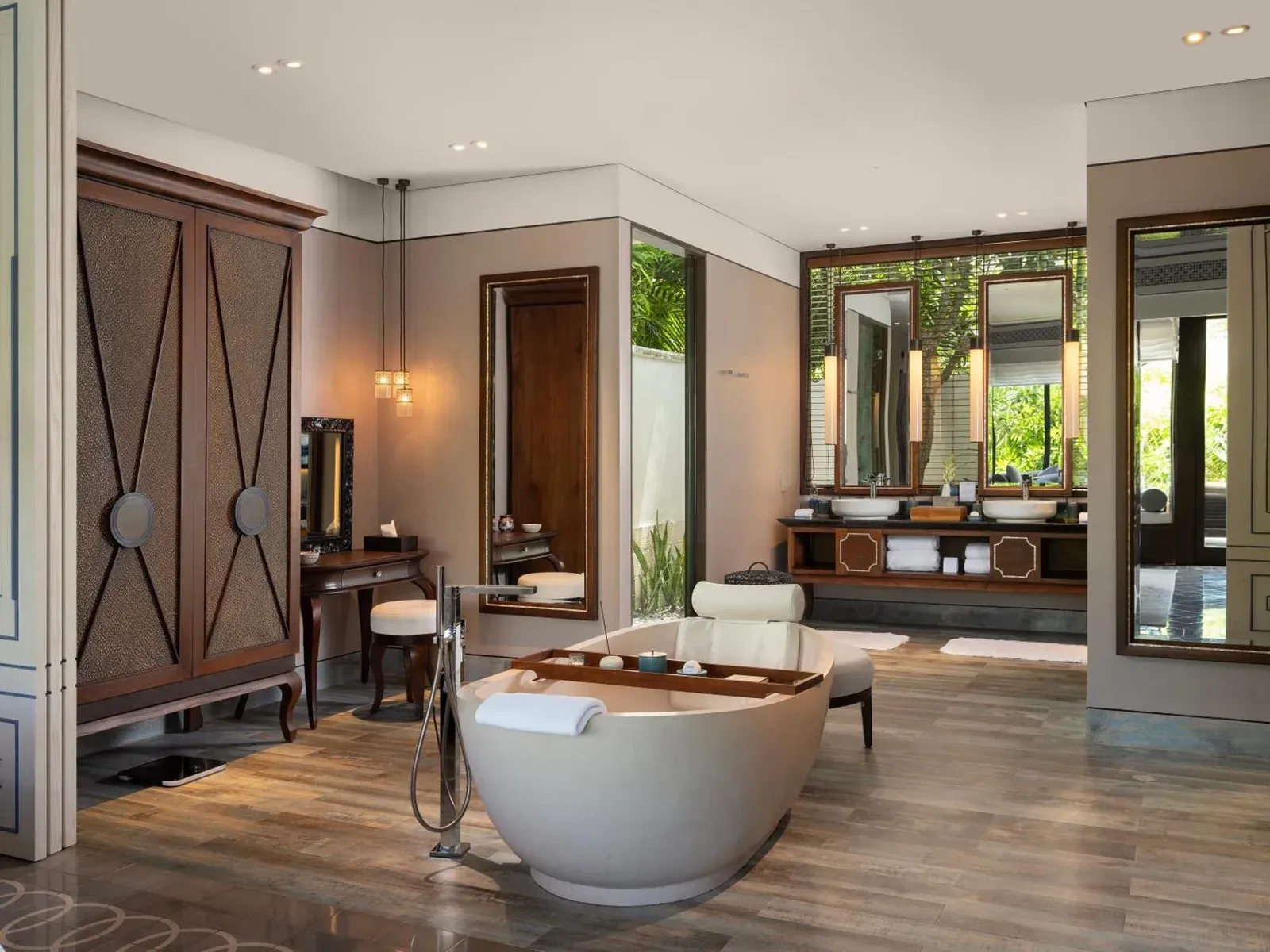 Modern bathroom in Jumeirah Bali suite