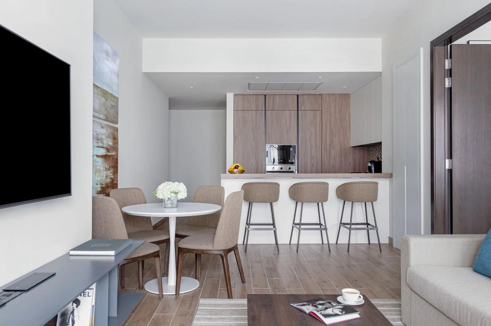 Espace repas dans une suite à Jumeirah Living Marina Gate, Dubai