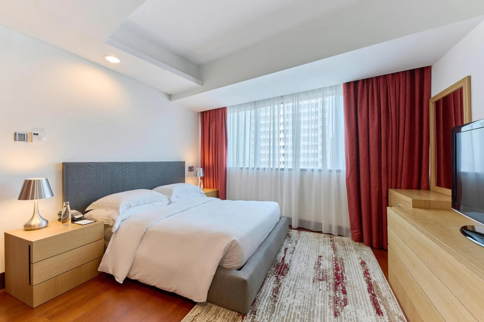 Gemütliches Schlafzimmer im Jumeirah Living World Trade Centre Dubai