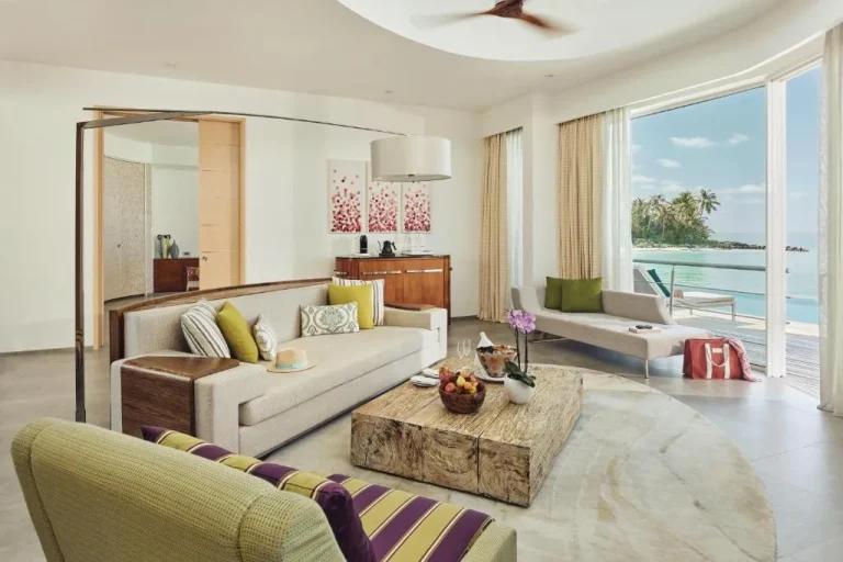 Salon élégant dans une villa au Jumeirah Olhahali Island Maldives