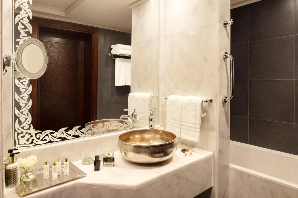 Bathroom suite at Jumeirah Zabeel Saray Dubai